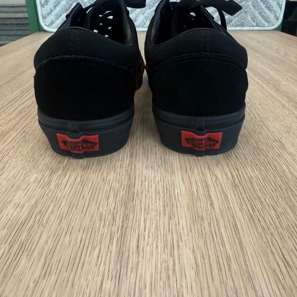 Vans - Picture 3 of 7